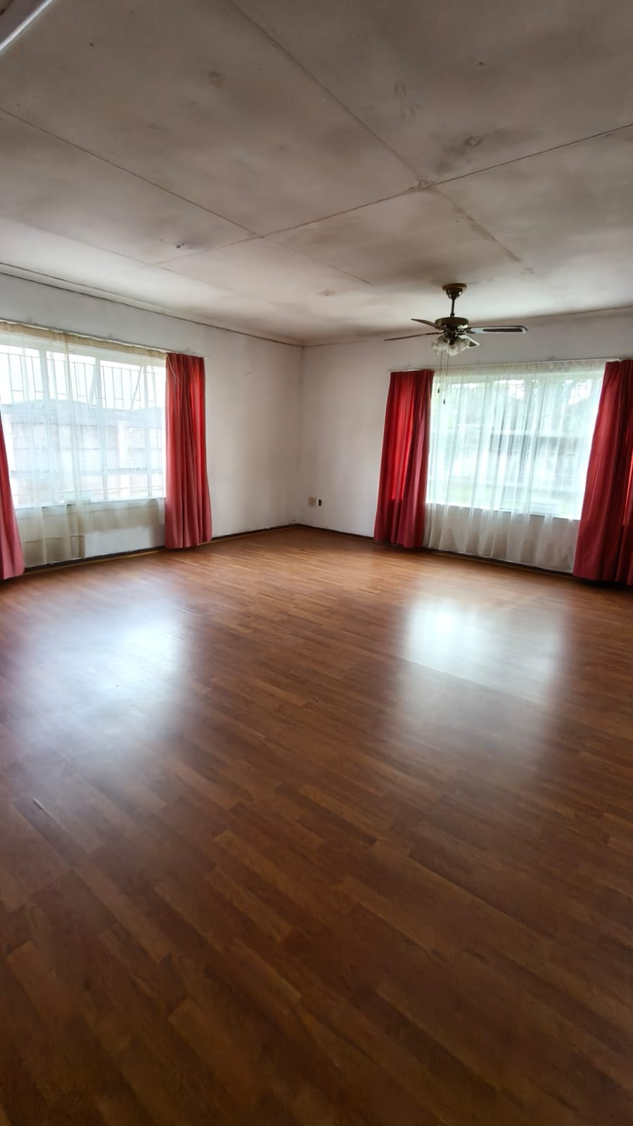 5 Bedroom Property for Sale in Hennenman Free State